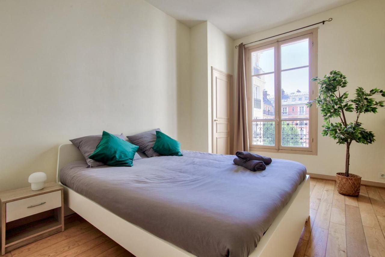 2 Bedrooms Tour Eiffel Rapp Париж Экстерьер фото
