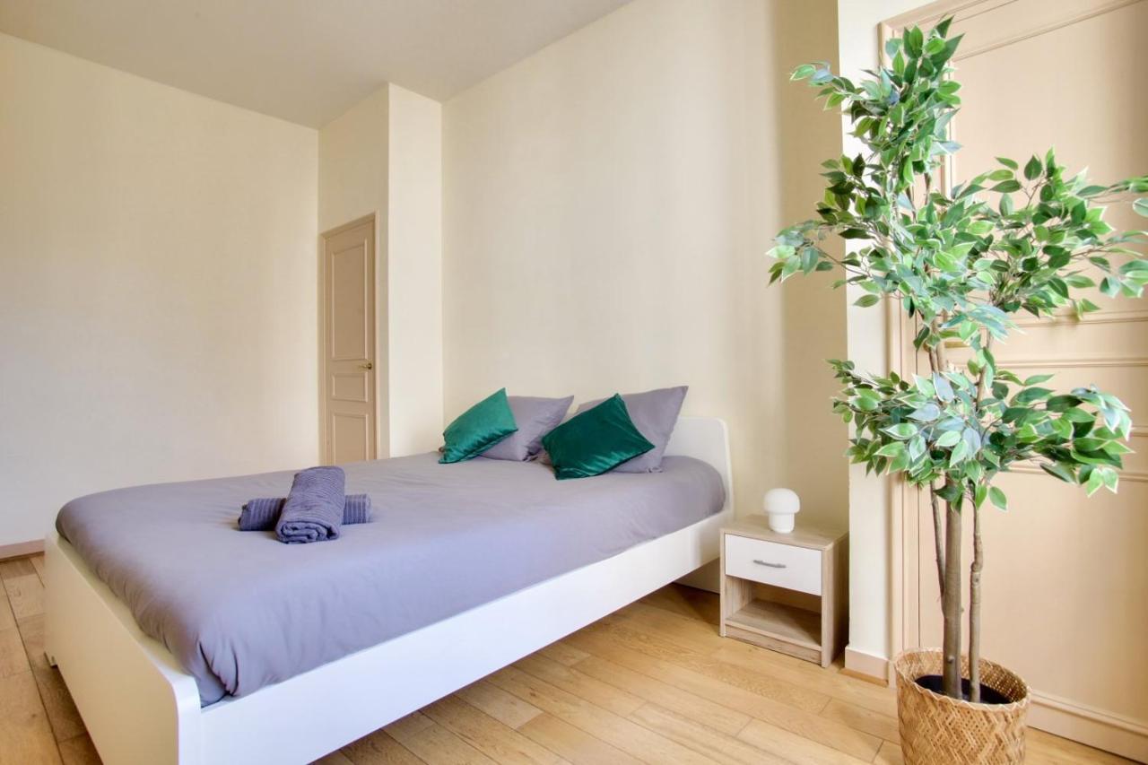 2 Bedrooms Tour Eiffel Rapp Париж Экстерьер фото