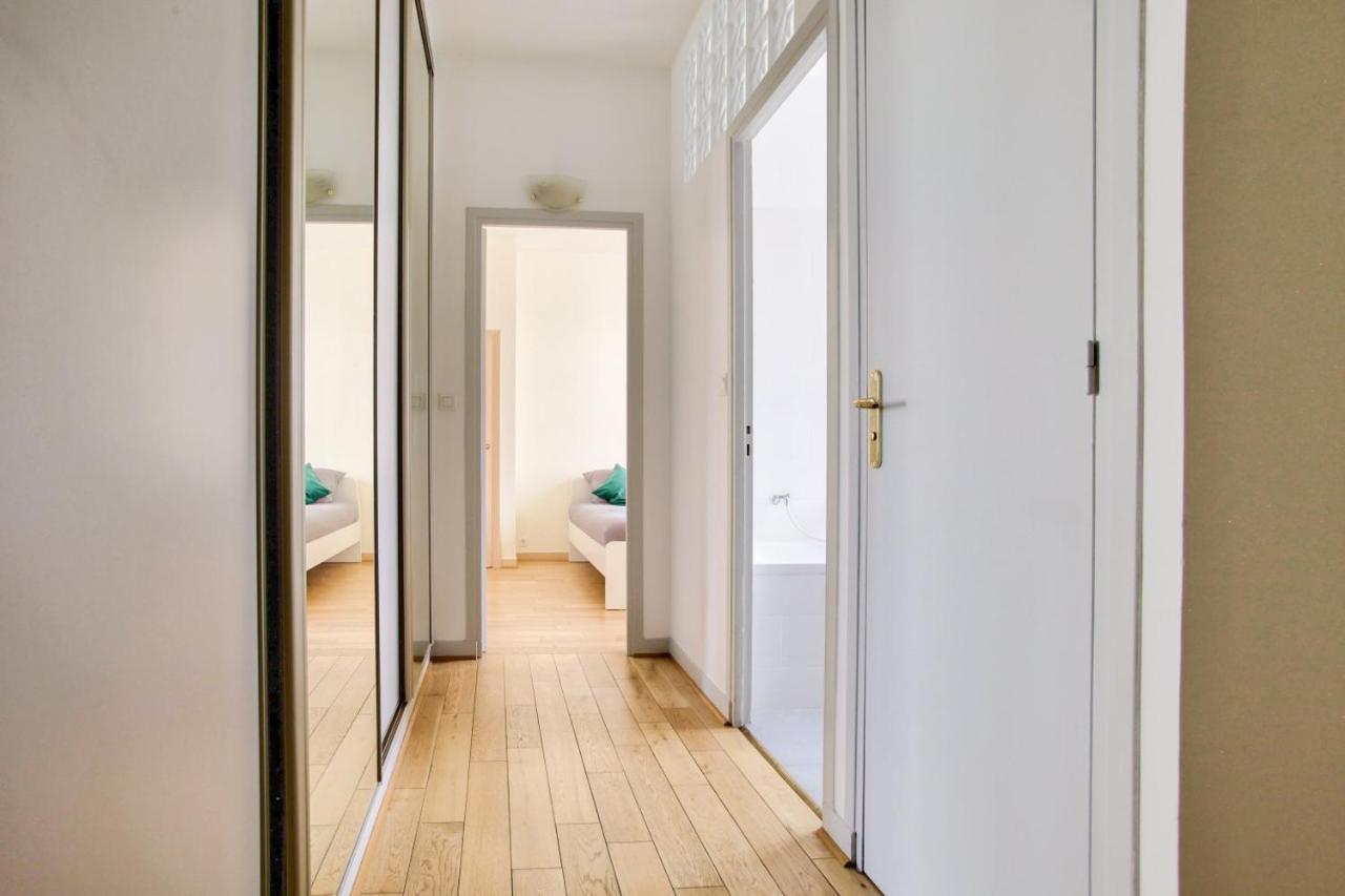 2 Bedrooms Tour Eiffel Rapp Париж Экстерьер фото