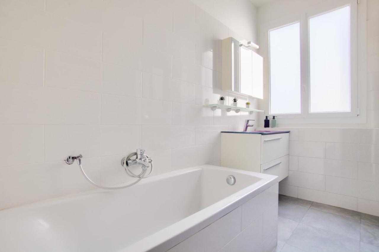 2 Bedrooms Tour Eiffel Rapp Париж Экстерьер фото